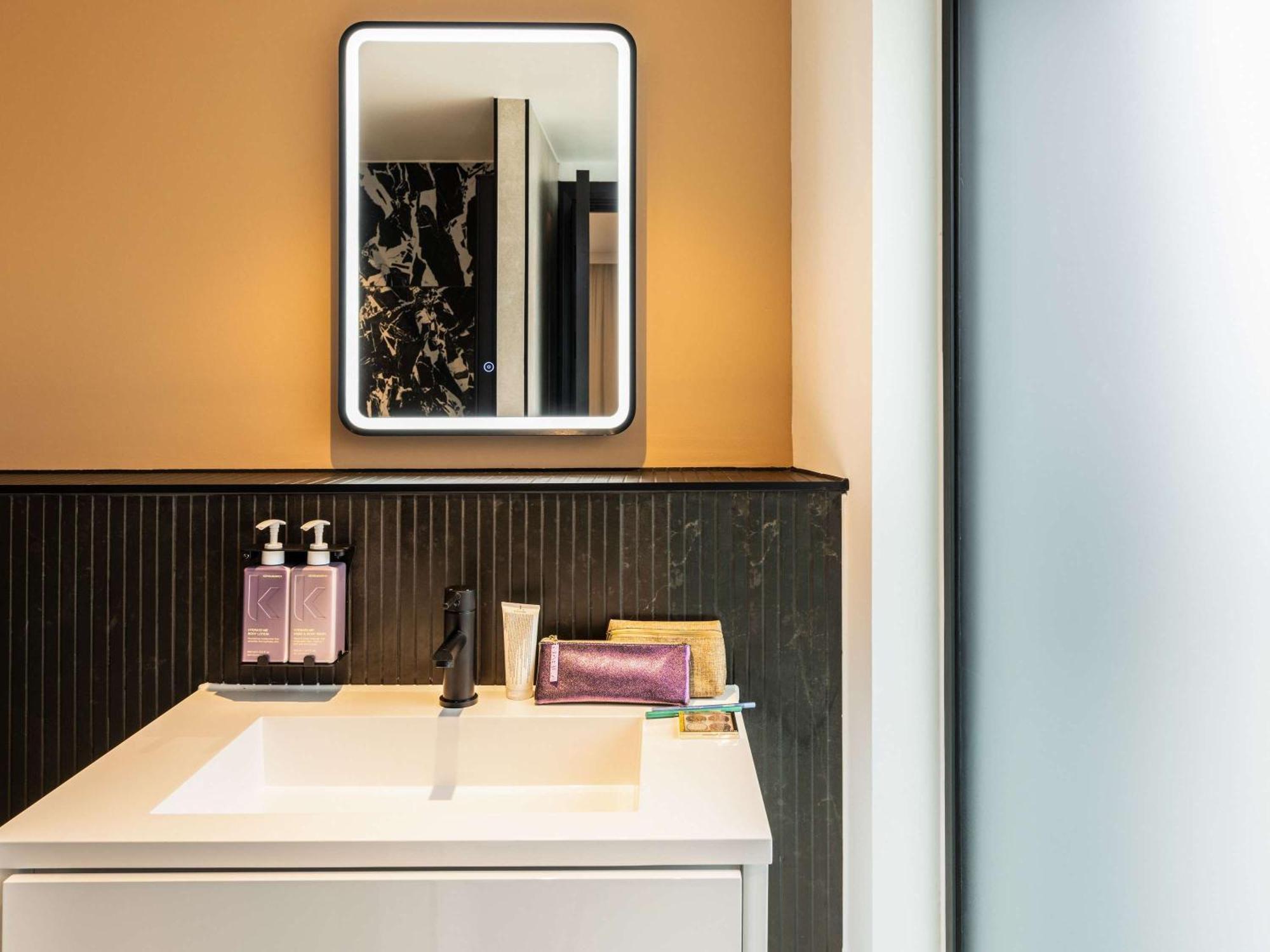 Tribe Manchester Airport By Accor เฮล ภายนอก รูปภาพ